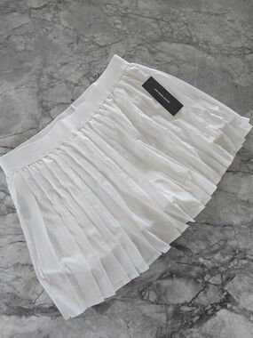 Joe Fresh White Pleated Golf or Tennis Skirt - Brand New
